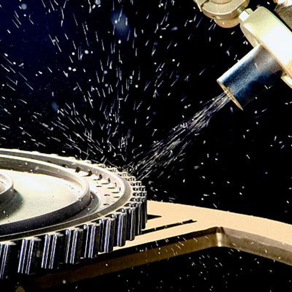 Turbo Jato, uma empresa líder no fornecimento de uma ampla gama de serviços de shot peening para peças de metal.