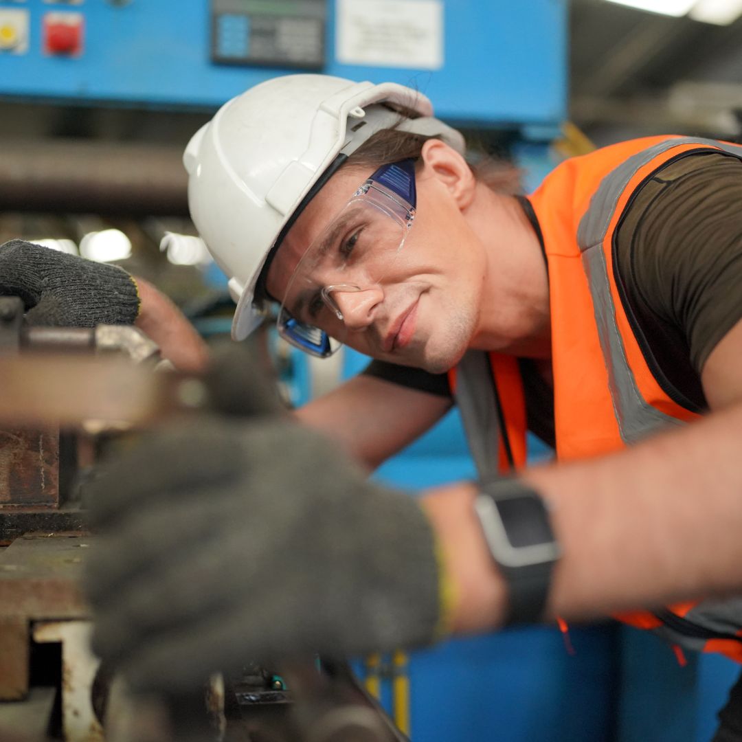 A manutenção corretiva é um serviço essencial para manter as operações industriais funcionando sem interrupções, especialmente quando falamos de máquinas de jateamento abrasivo e pressurizado.